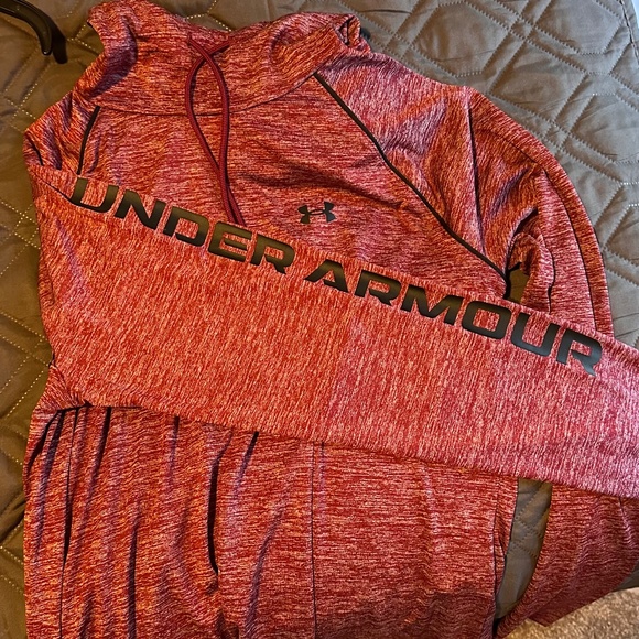 Under Armour Long Sleeve - Picture 2 of 3